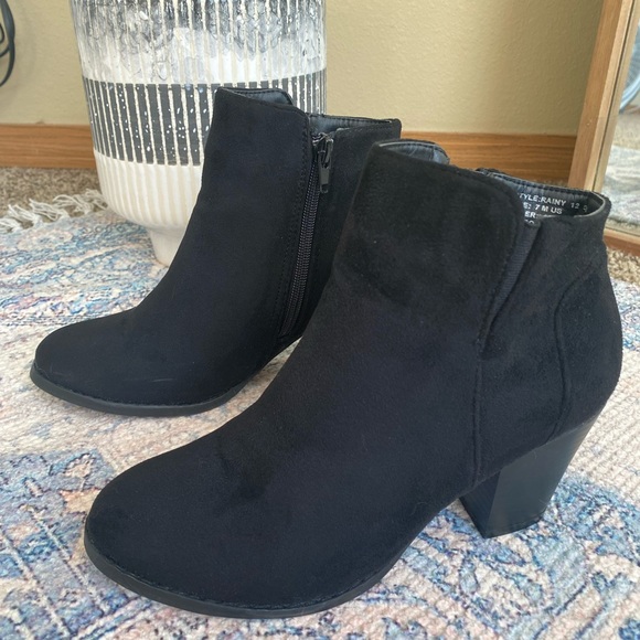 Blake Ankle Booties - Picture 2 of 6